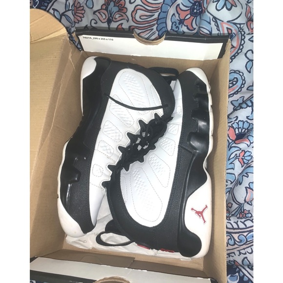 Jordan 9 space jam size 5.5y - Picture 2 of 3